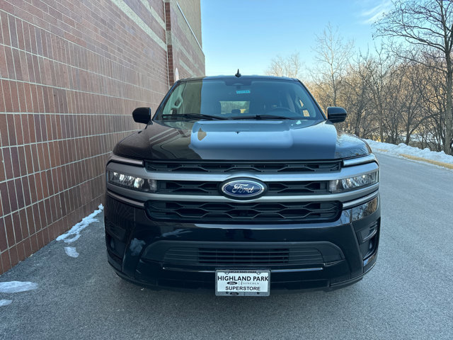Used 2023 Ford Expedition Max XLT image 3