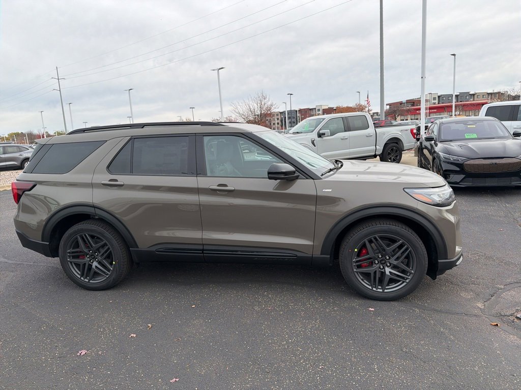 New 2026 Ford Explorer ST-Line w/ ST-Line Street Pack image 5