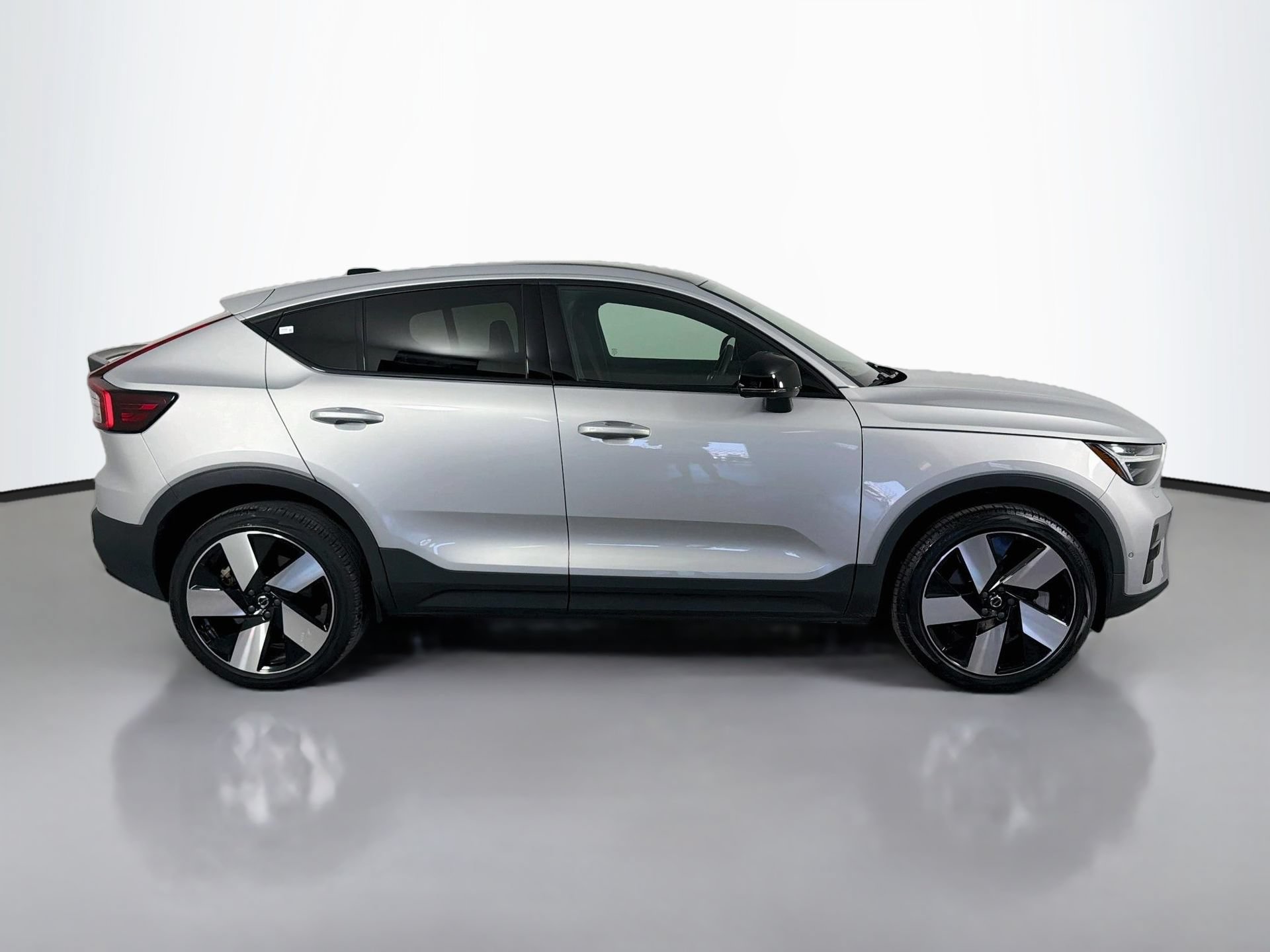 Certified 2023 Volvo C40 P8 Recharge Ultimate w/ Protection Package Premier AWD/4WD image 5