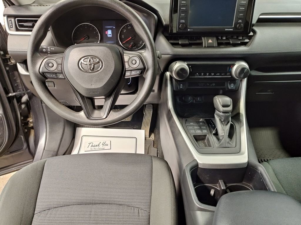 Used 2022 Toyota RAV4 LE image 10