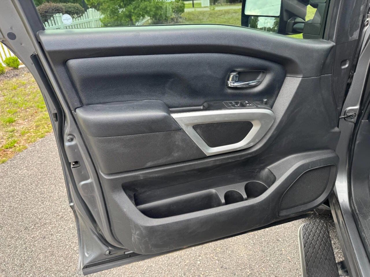 Used 2017 Nissan Titan SV RWD image 40