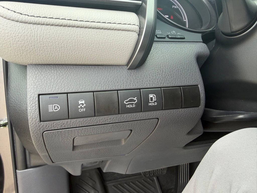 Used 2022 Toyota Camry SE image 12