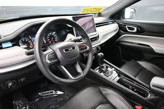 Used 2025 Jeep Compass Limited AWD/4WD image 19