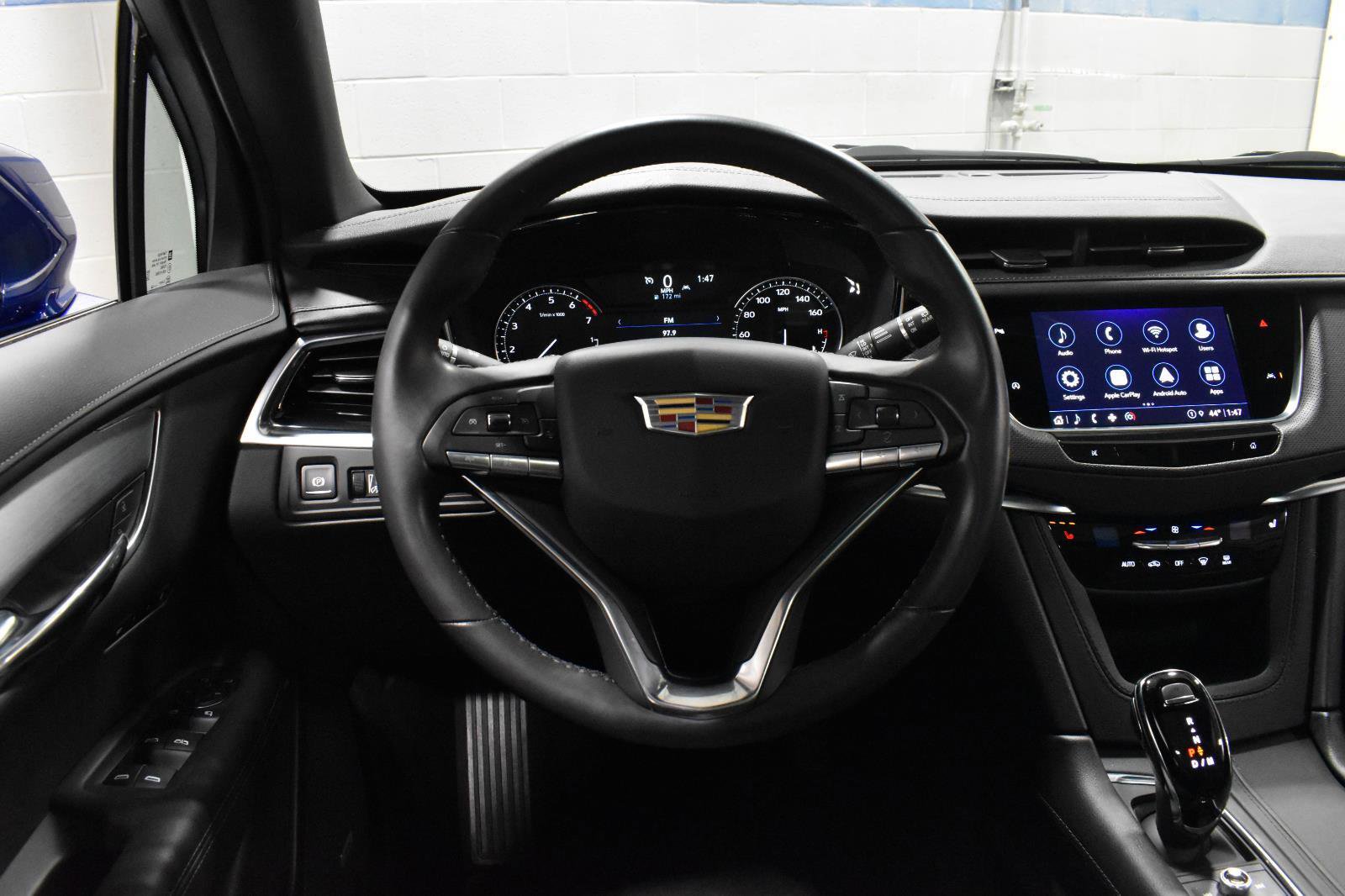 Certified 2025 Cadillac XT6 Luxury AWD/4WD image 8