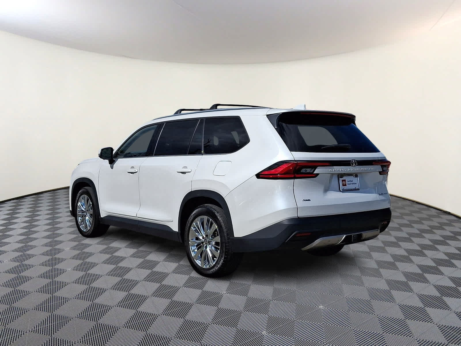 Certified 2024 Toyota Grand Highlander AWD image 7