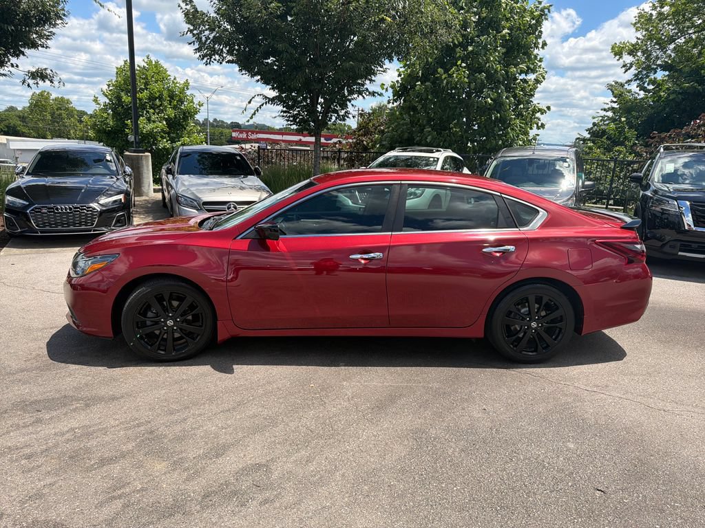 Used 2017 Nissan Altima 2.5 SR w/ Midnight Edition Package FWD image 4