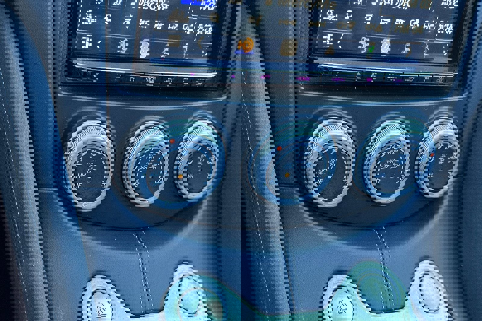 Used 2014 Nissan 370Z Touring image 19