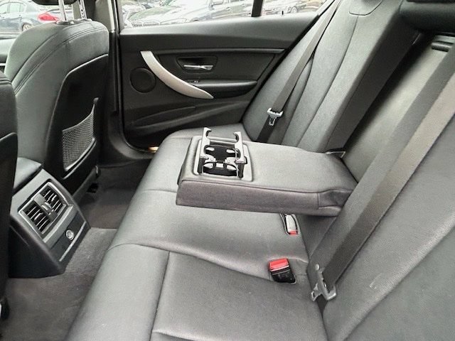 Used 2018 BMW 320i xDrive Sedan AWD/4WD image 15