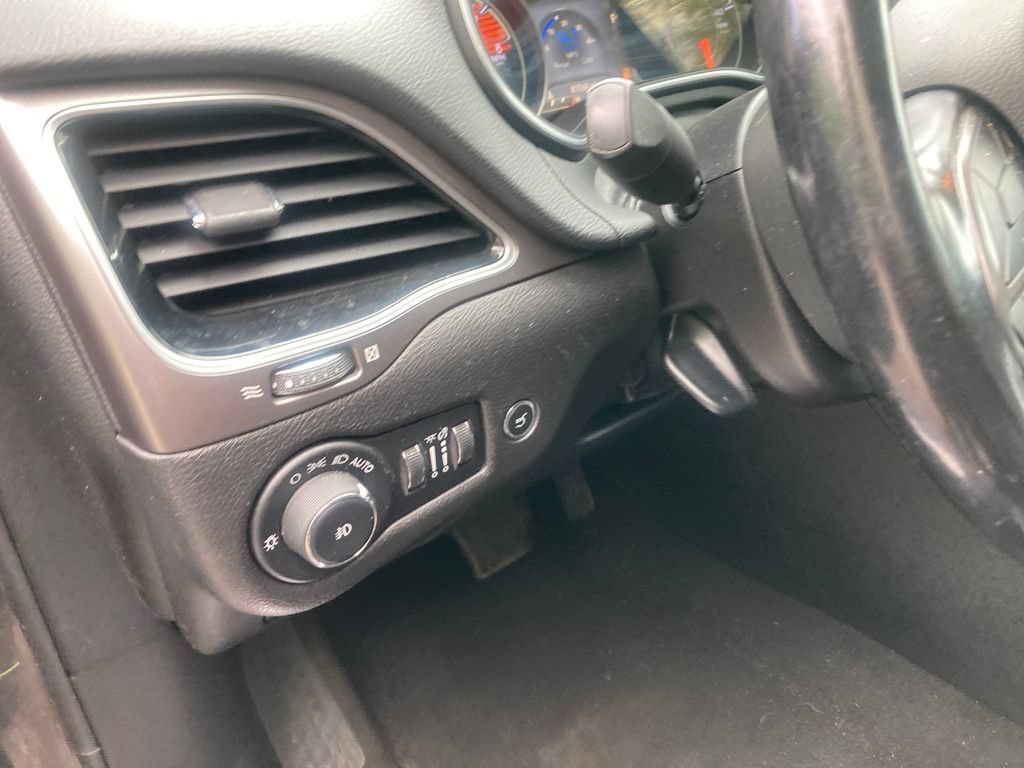 Used 2020 Jeep Cherokee Limited AWD/4WD image 17