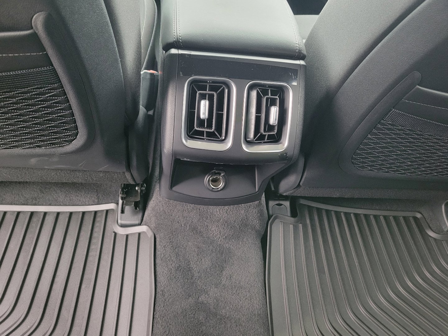 Used 2025 Kia Sorento LX image 9