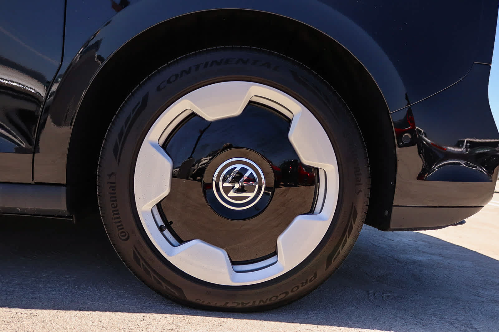 New 2025 Volkswagen ID. Buzz Pro S RWD image 10