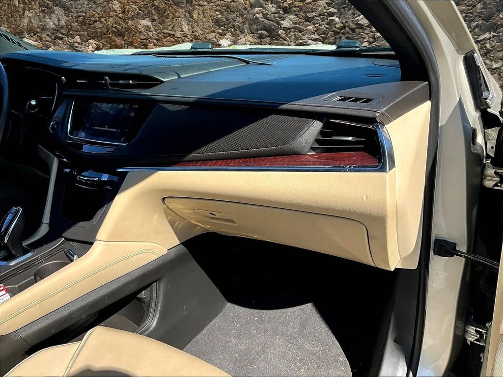 Used 2017 Cadillac XT5 Luxury w/ Driver Awareness Package image 15