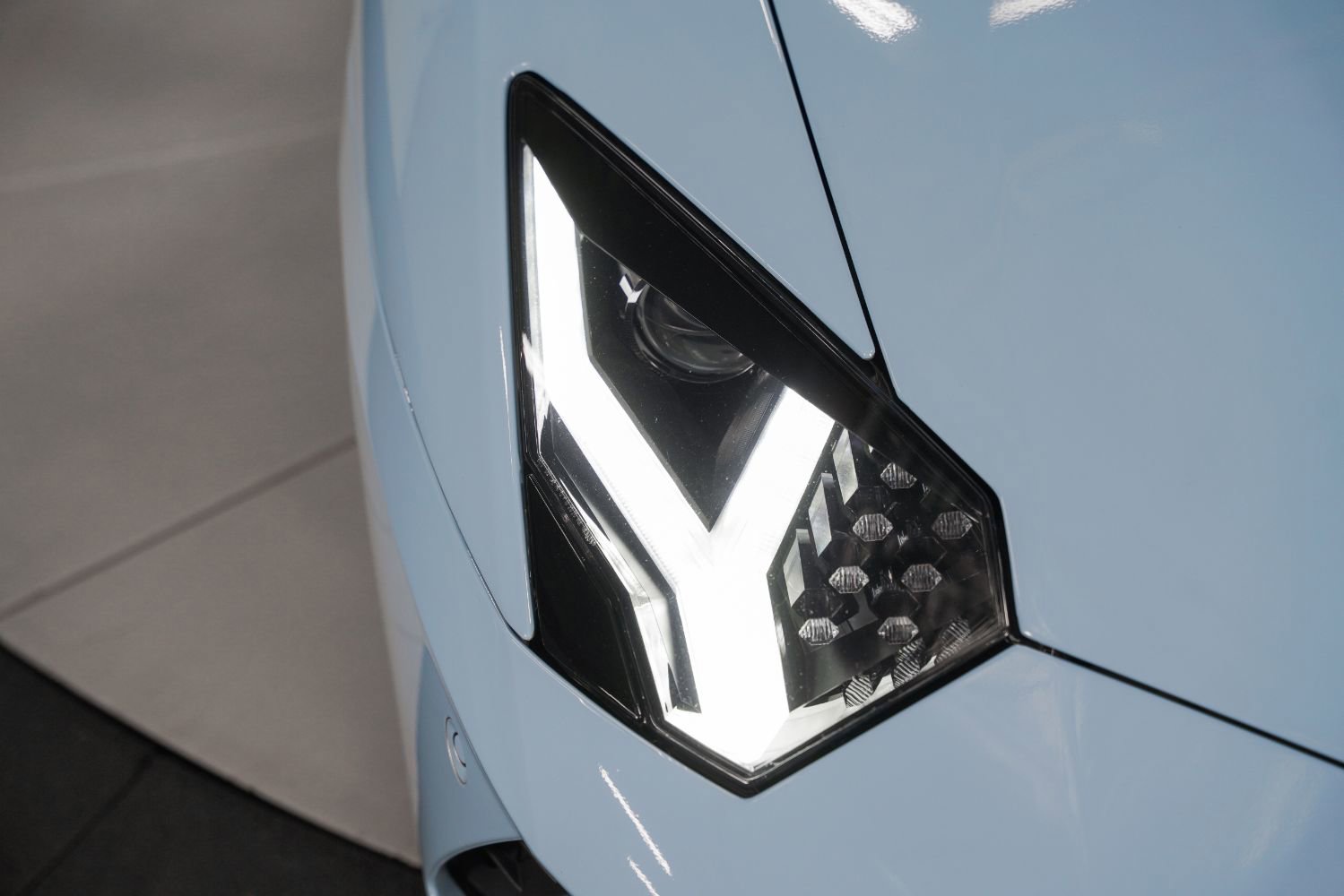 Used 2018 Lamborghini Aventador S image 13