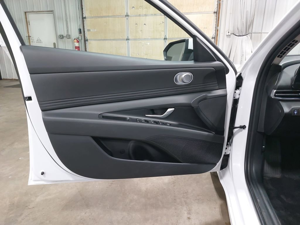 Certified 2025 Hyundai Elantra SEL image 27