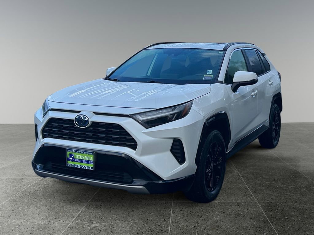 Used 2022 Toyota RAV4 SE image 3