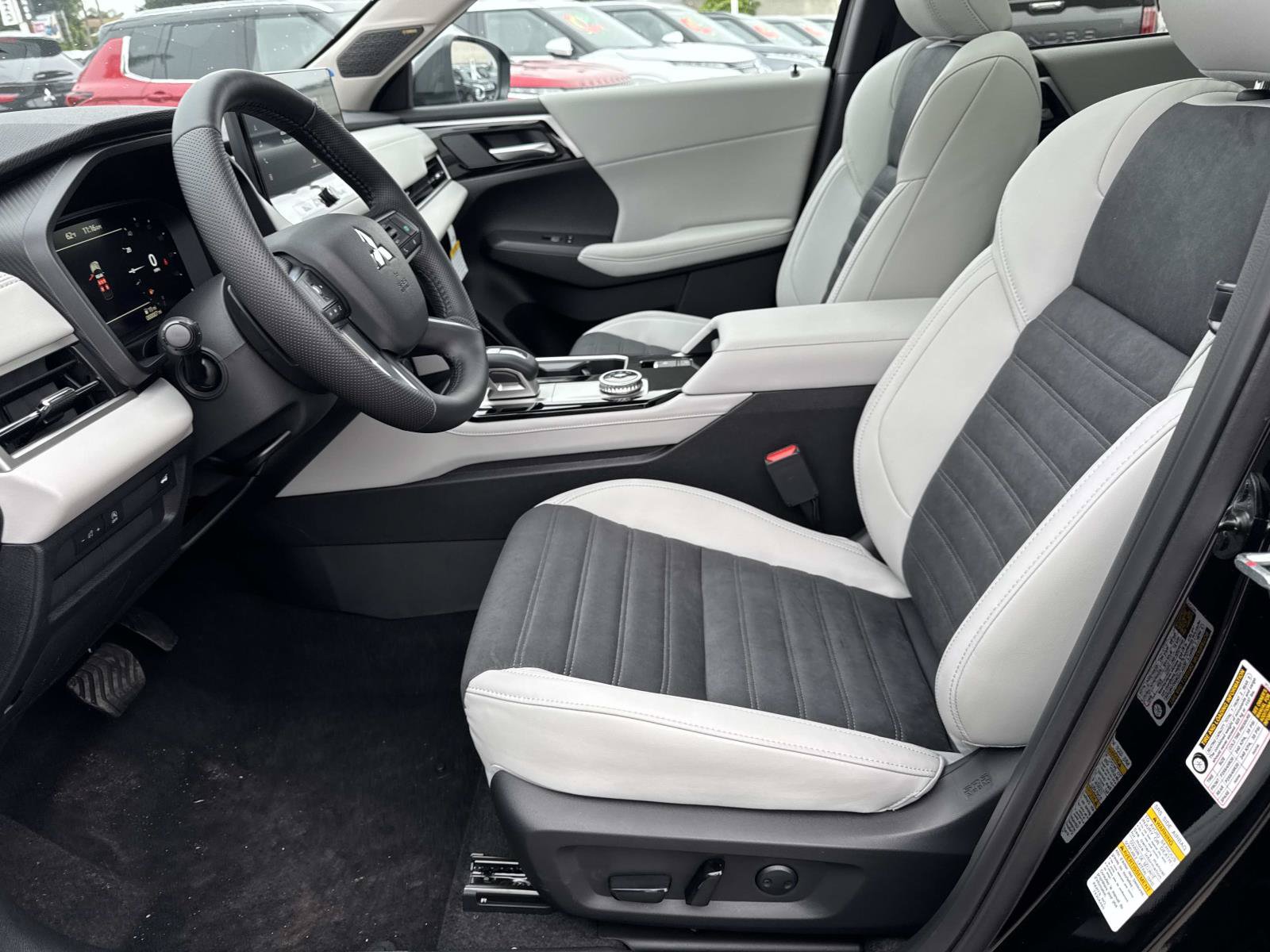 New 2026 Mitsubishi Outlander SE FWD image 13