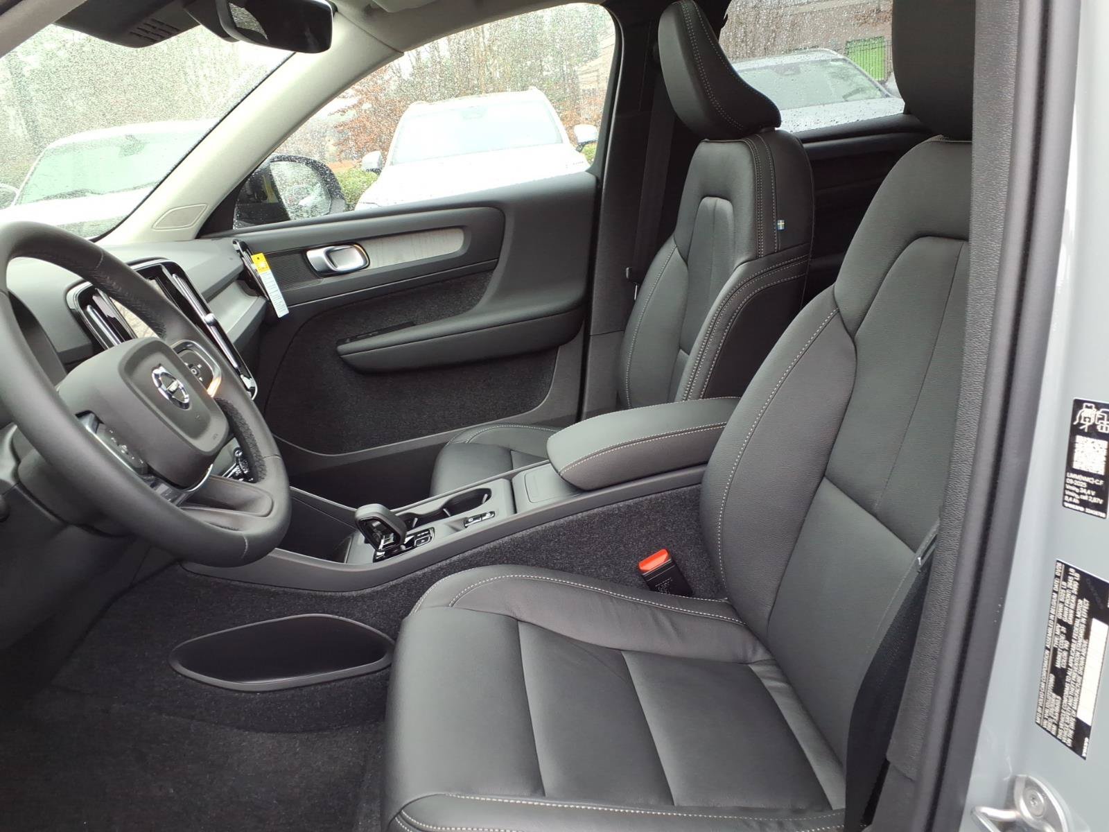 New 2026 Volvo XC40 B5 Core w/ Climate Package AWD/4WD image 18
