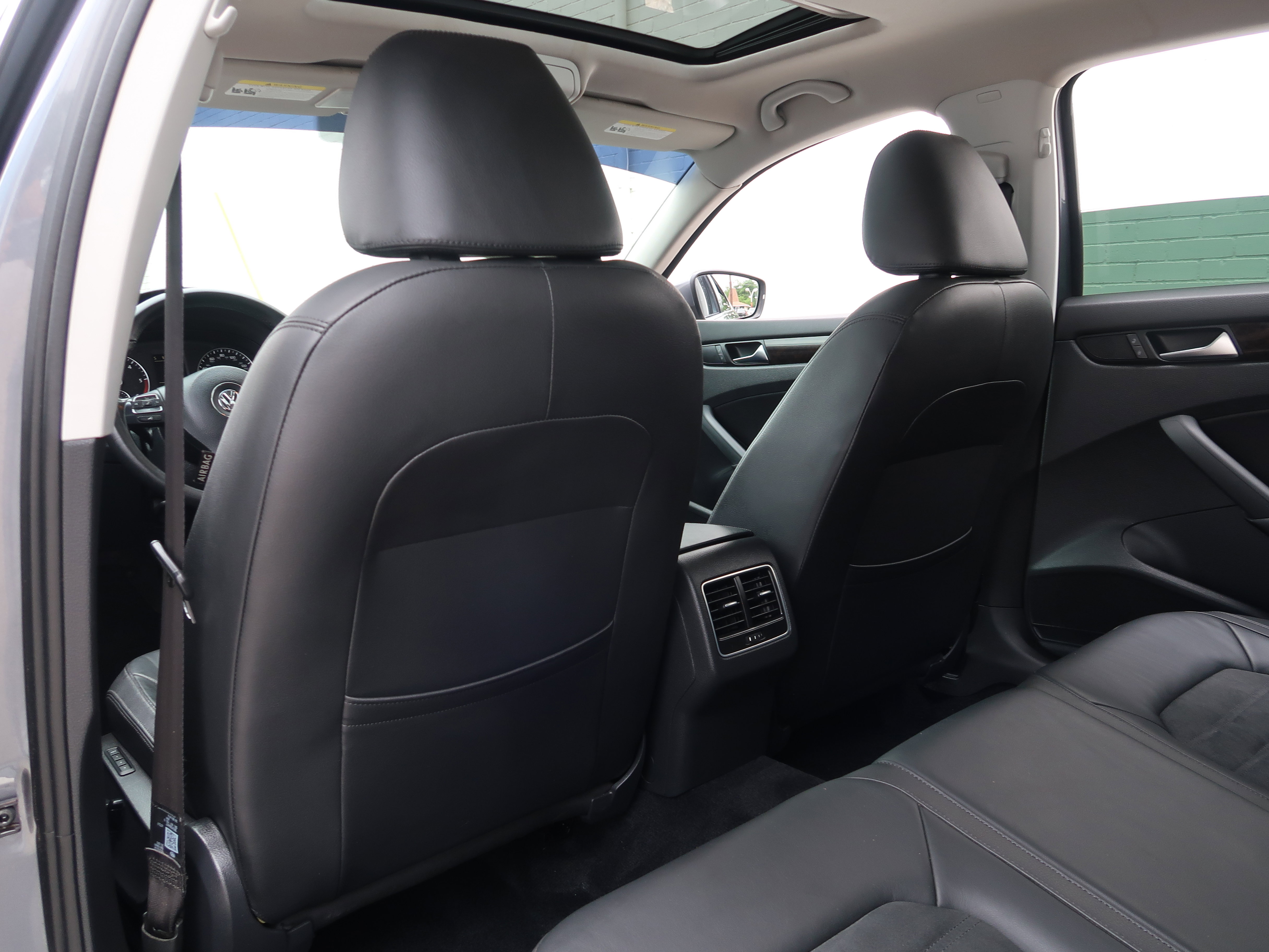 Used 2014 Volkswagen Passat TDI SEL Premium FWD image 32