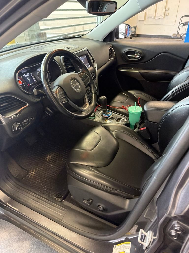 Used 2020 Jeep Cherokee Latitude Plus w/ Comfort/Convenience Group AWD/4WD image 2