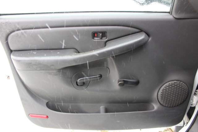 Used 2007 Chevrolet Silverado 2500 W/T w/ Heavy-Duty Power Package AWD/4WD image 18