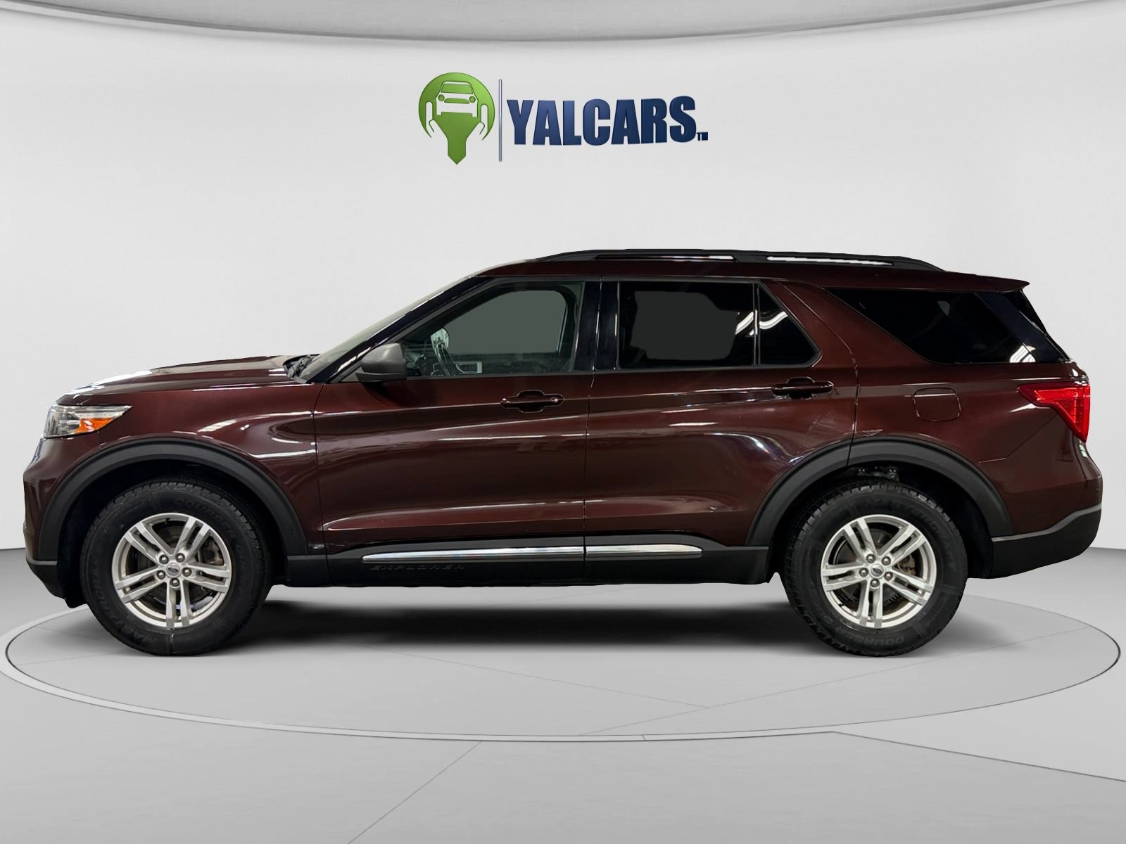 Used 2020 Ford Explorer XLT w/ Comfort Package AWD/4WD image 2