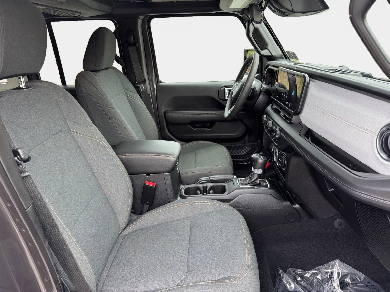 Used 2025 Jeep Wrangler Unlimited Sahara image 10