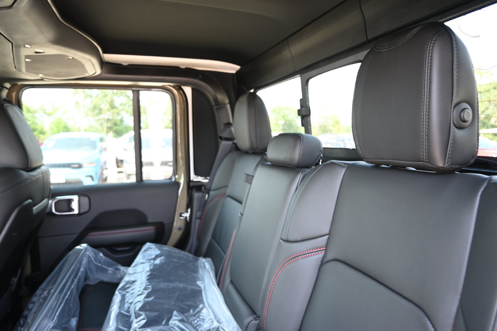 New 2026 Jeep Gladiator Rubicon w/ Steel Power Dome Hood Package AWD/4WD image 21