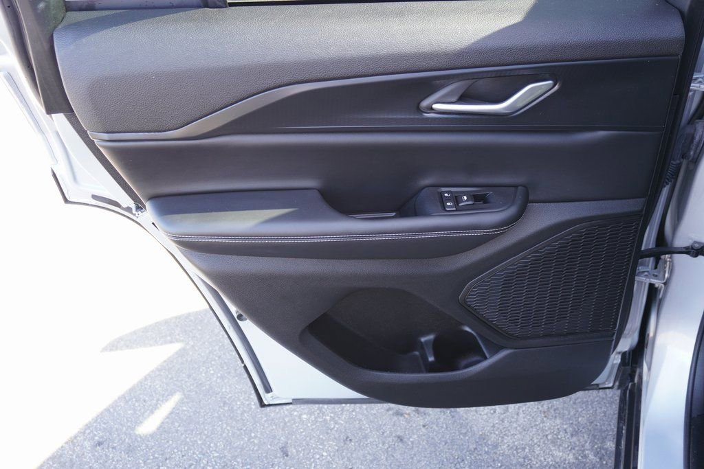 Used 2024 Jeep Grand Cherokee Laredo image 28