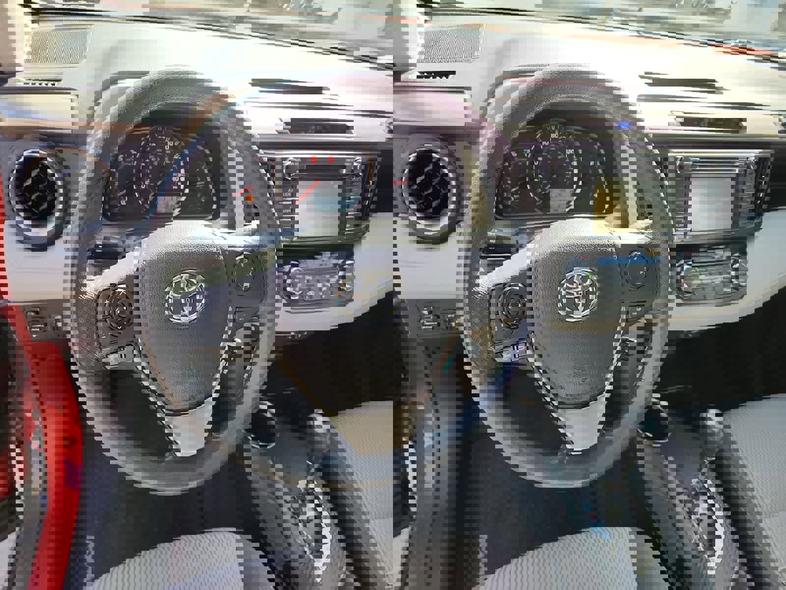 Used 2015 Toyota RAV4 XLE FWD image 12