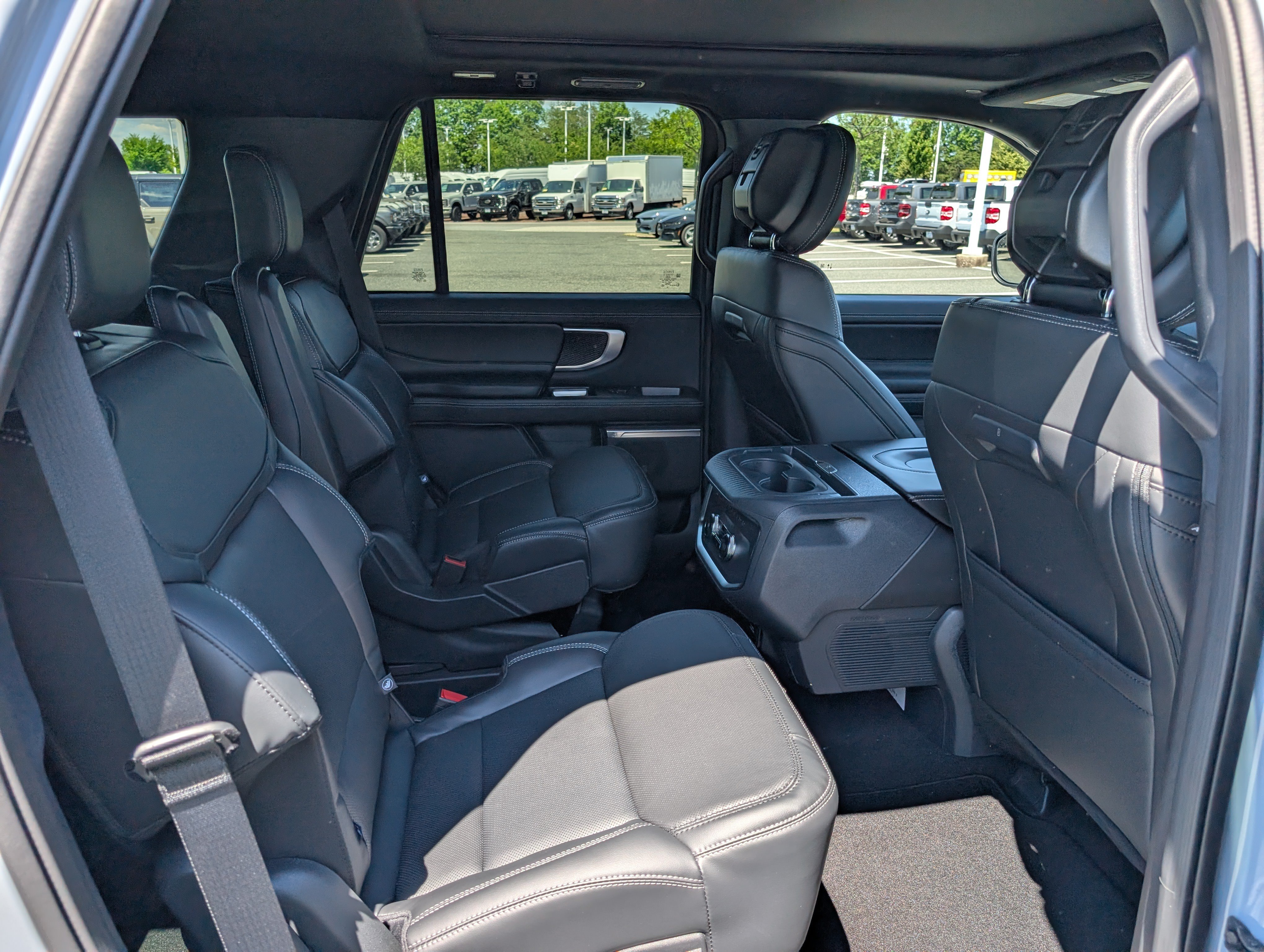 New 2026 Ford Expedition Platinum w/ Stealth Appearance Package AWD/4WD image 8