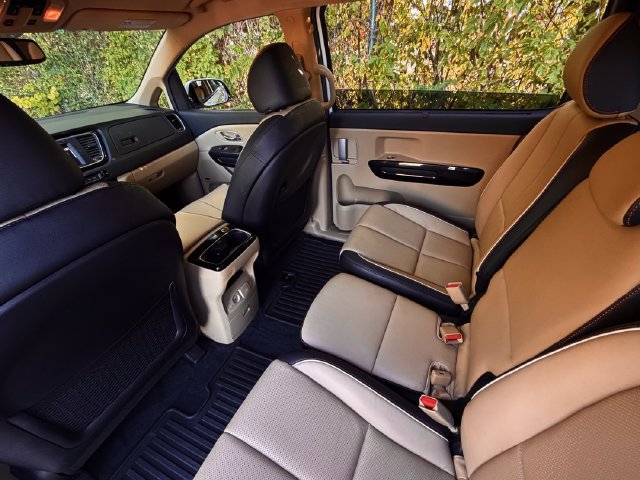 Used 2015 Kia Sedona SX FWD image 32