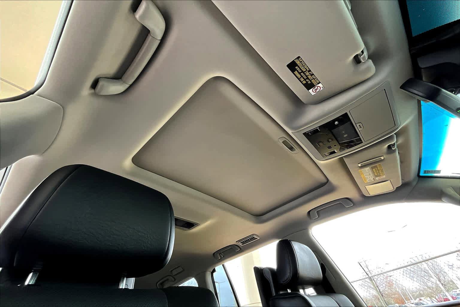 Used 2020 Lexus LX 570 4WD w/ Luxury Package image 14