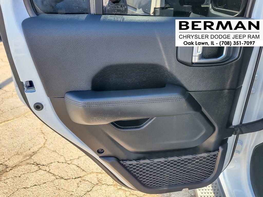 Used 2021 Jeep Wrangler Unlimited Sahara AWD/4WD image 1