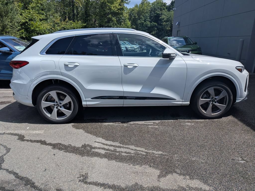 Used 2025 Audi Q5 Premium w/ Premium Plus AWD/4WD image 2