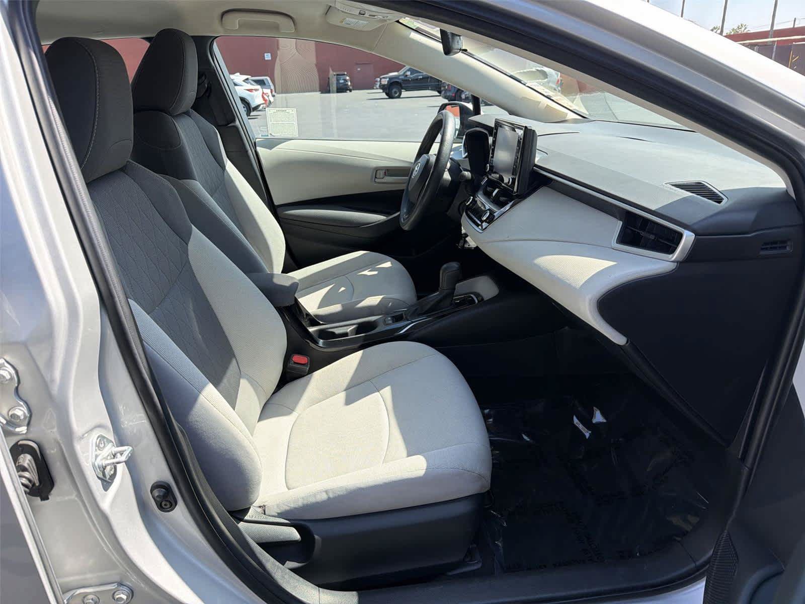 Used 2022 Toyota Corolla LE FWD image 15