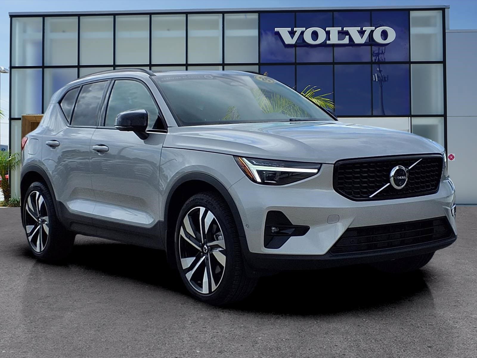 Certified 2025 Volvo XC40 B5 Ultra