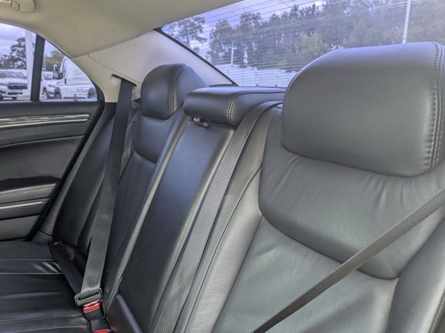 Used 2018 Chrysler 300 Touring L image 16