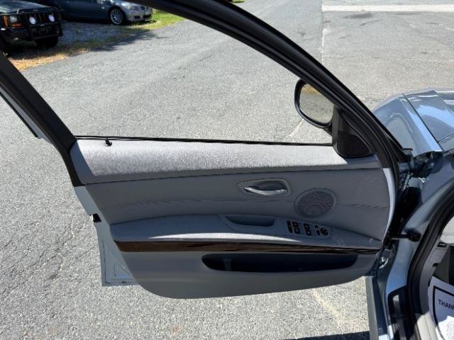 Used 2011 BMW 328i xDrive Sedan AWD/4WD image 18