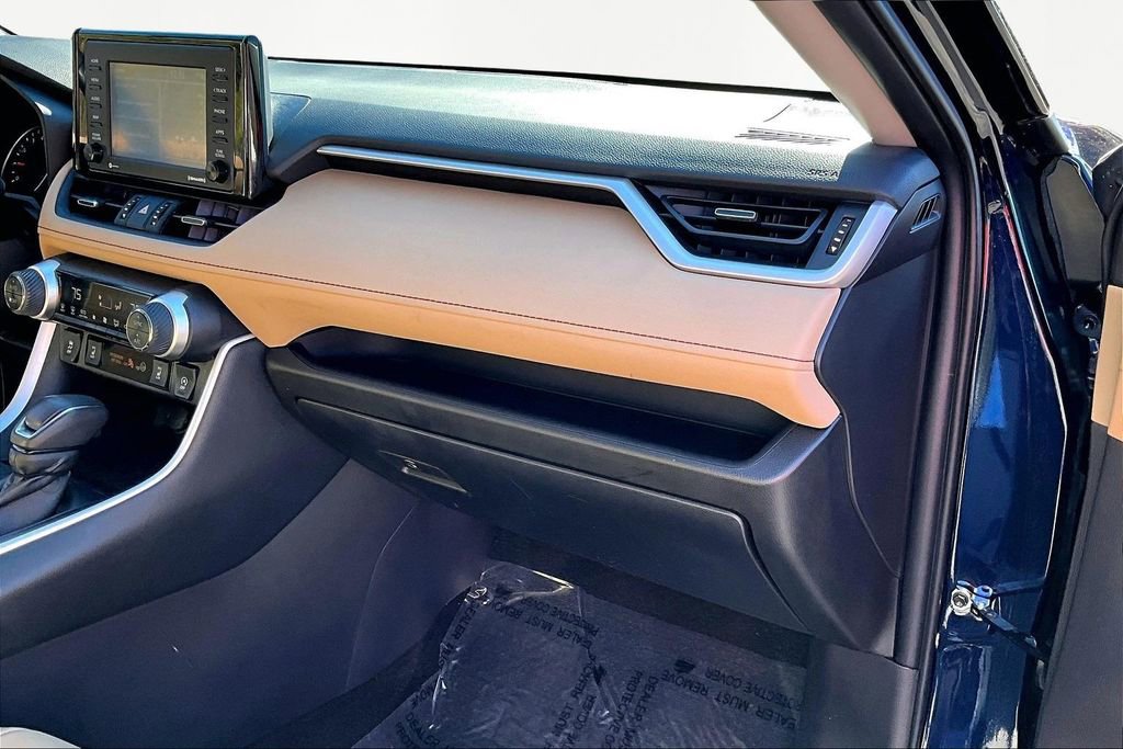 Used 2022 Toyota RAV4 XLE Premium image 20