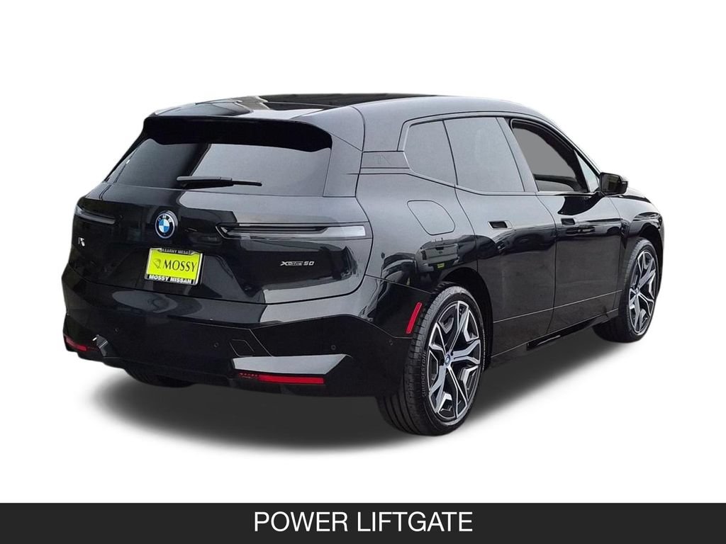 Used 2025 BMW iX xDrive50 AWD/4WD image 9