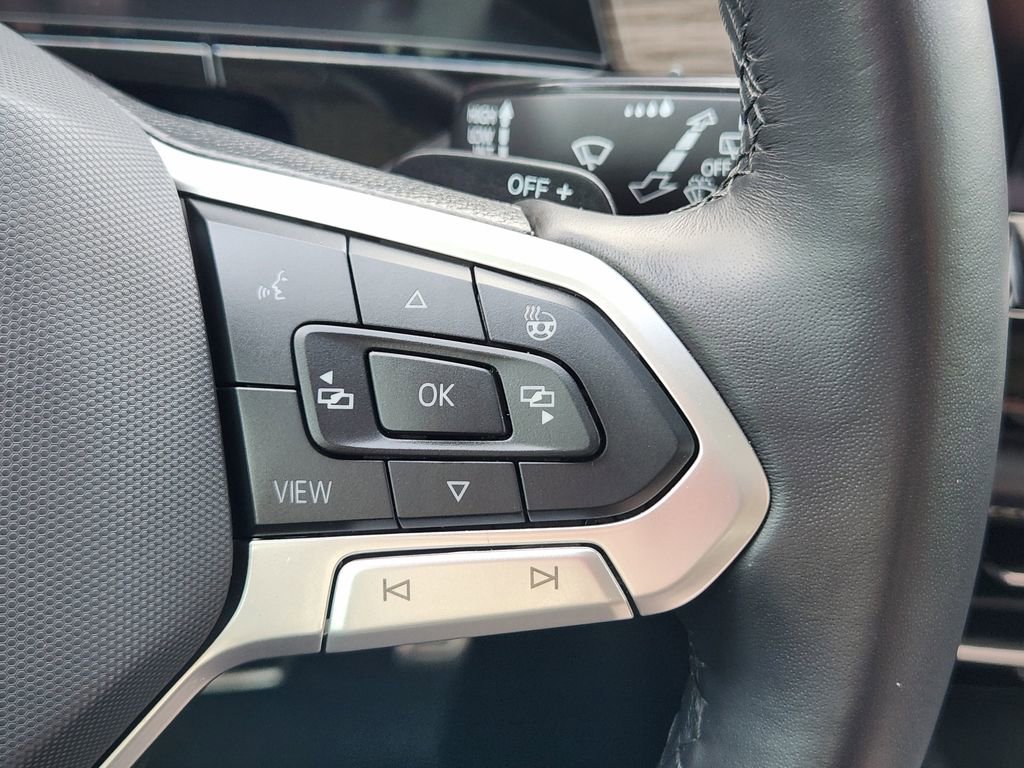 Used 2024 Volkswagen Atlas SEL Premium R-Line AWD/4WD image 33