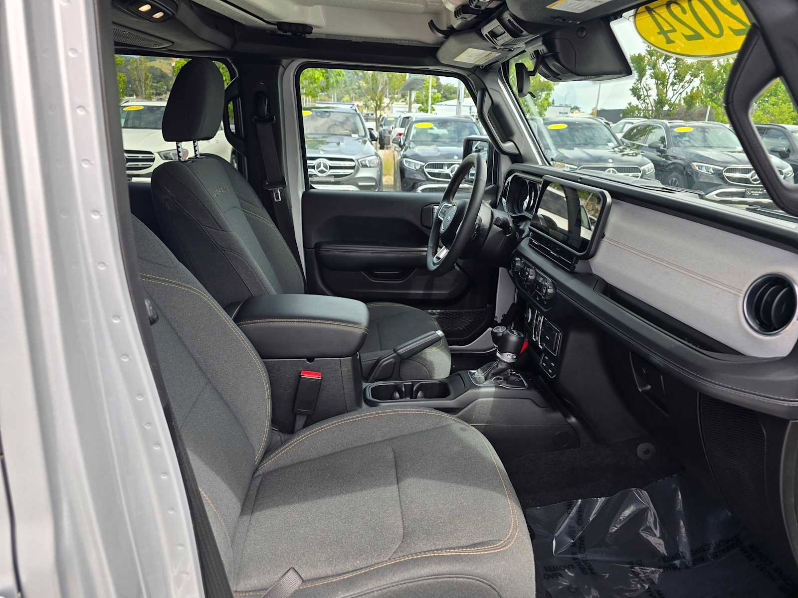 Used 2024 Jeep Wrangler Unlimited Sahara AWD/4WD image 11