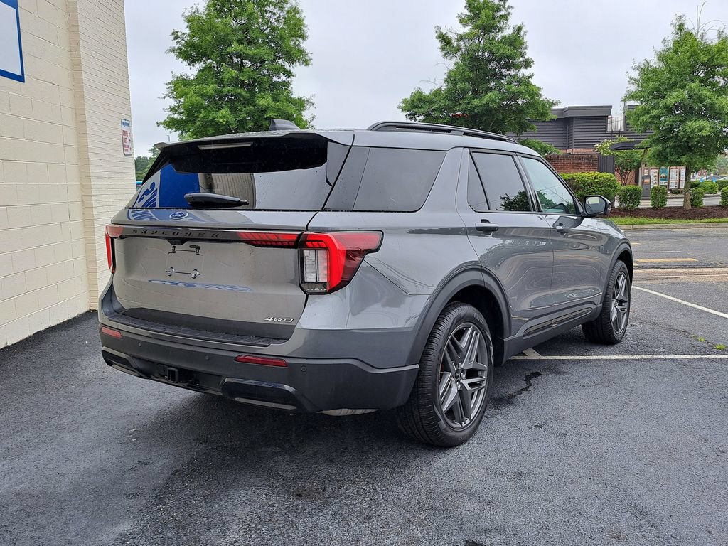 New 2026 Ford Explorer ST-Line w/ ST-Line Street Pack AWD/4WD image 6