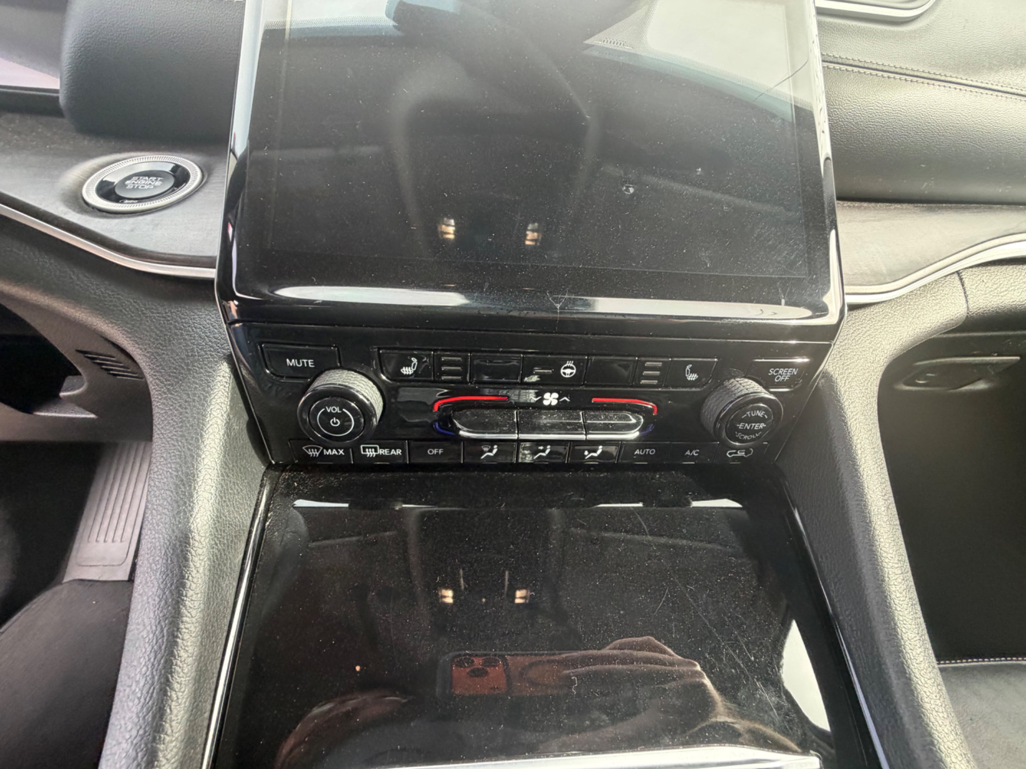 Used 2023 Jeep Grand Cherokee Limited AWD/4WD image 31