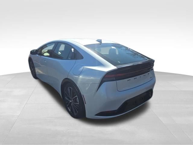 Used 2024 Toyota Prius XLE image 4