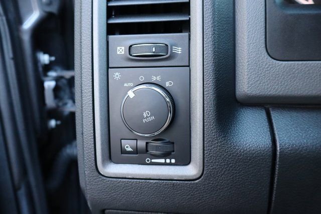 Used 2017 RAM 1500 Express image 11