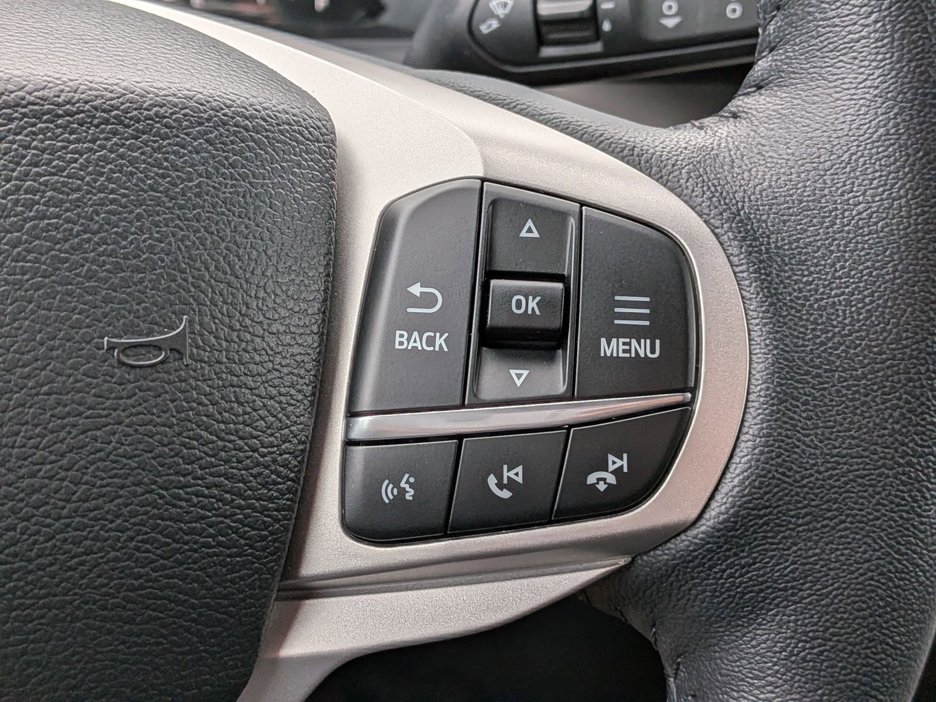 Used 2023 Ford Explorer XLT image 30