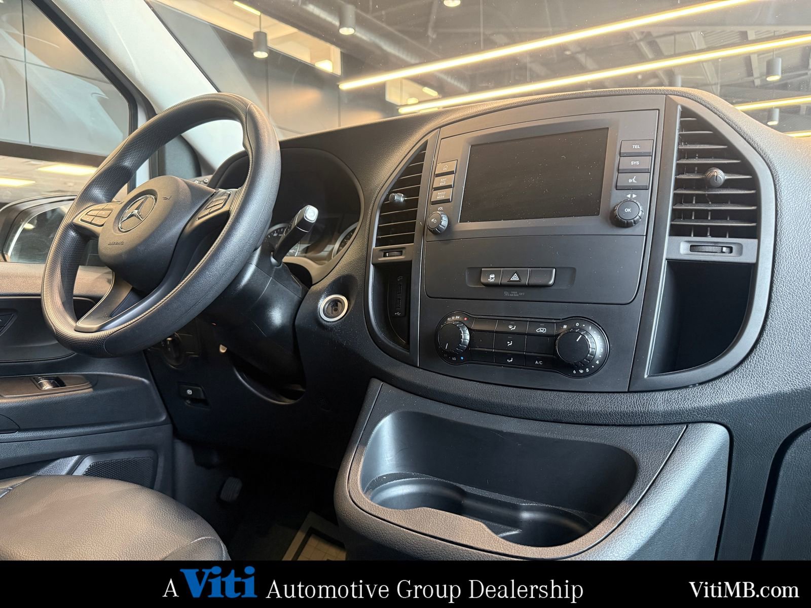 Used 2023 Mercedes-Benz Metris image 2