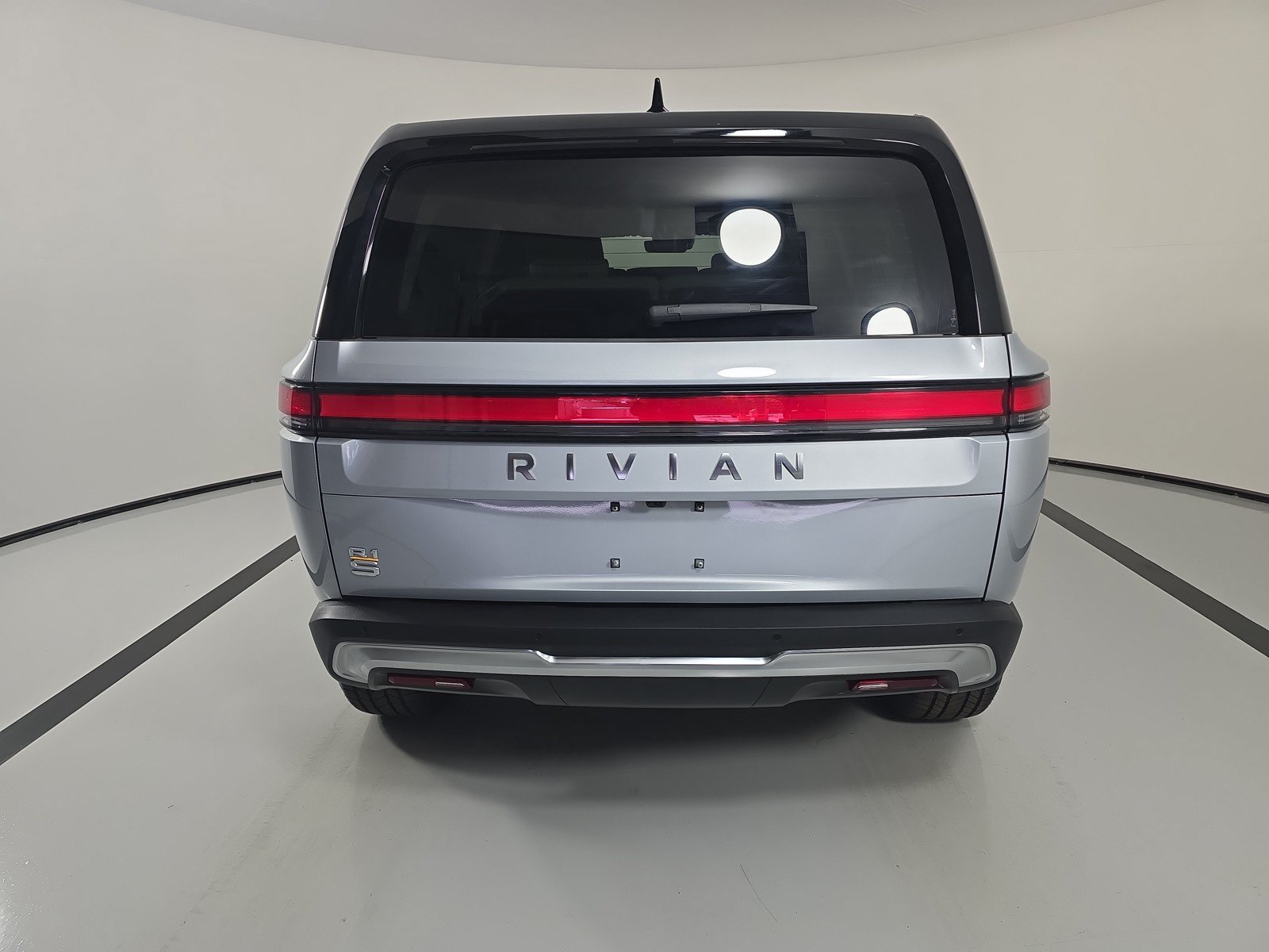 Used 2024 Rivian R1S Adventure AWD/4WD image 4