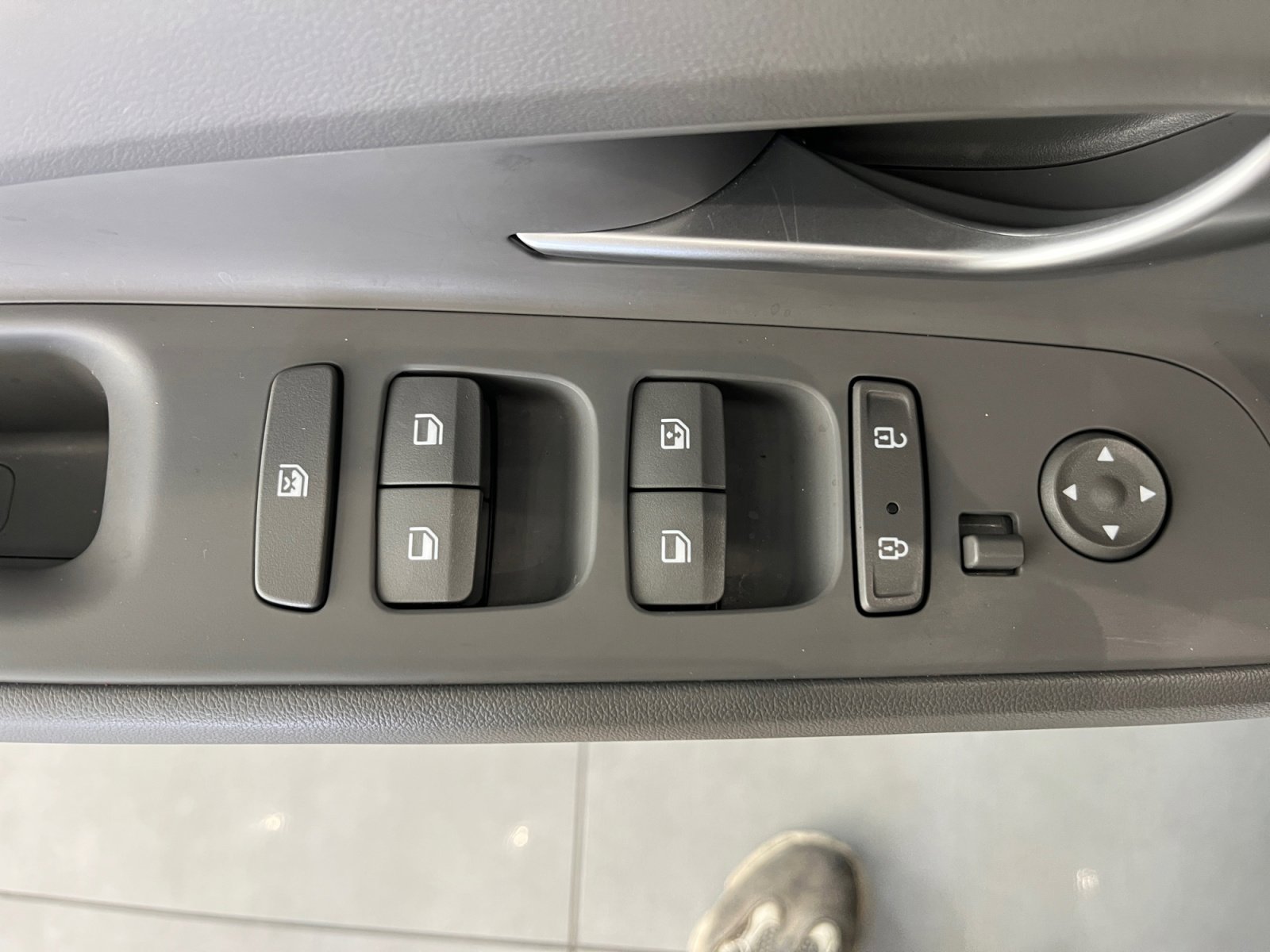 Used 2023 Hyundai Elantra SEL image 13